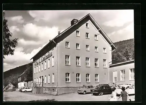 AK Wildenthal, Ansicht des Hotels am Auersberg mit Strassenpartie