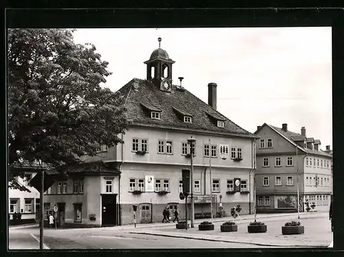 AK Waltershausen /Thür., Rathaus mit Strassenpartie