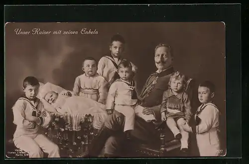 AK Kaiser Wilhelm II. mit seinen Enkeln