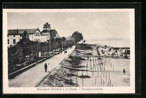 AK Niendorf, Strandpromenade mit Strand