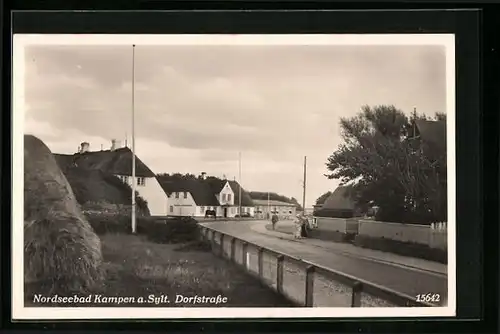 AK Kampen a. Sylt, Dorfstrasse mit Passanten