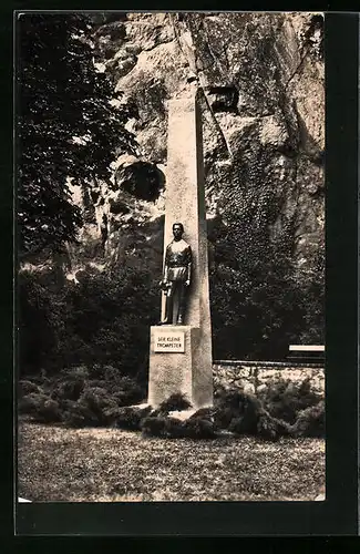 AK Halle /Saale, Der kleine Trompeter am Fritz-Weineck-Ufer