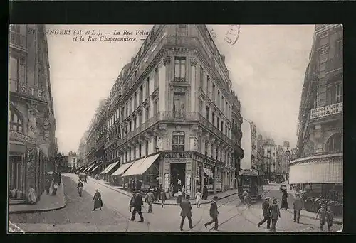 AK Angers, La Rue Voltaire, Strassenbahn