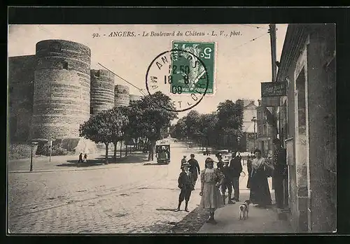 AK Angers, Le Boulevard du Château, Strassenbahn