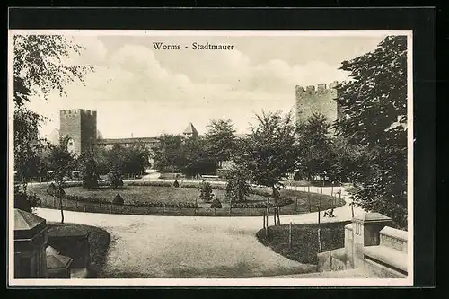 AK Worms, Stadtmauer mit Grünanlage