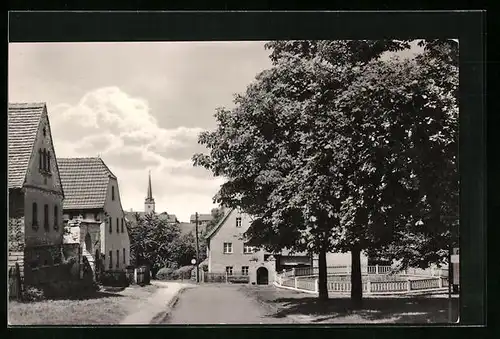 AK Rehmsdorf /Zeitz, Strassenpartie mit Blick zur Kirche