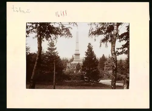 Fotografie Brück & Sohn Meissen, Ansicht Löbau, Kriegerdenkmal