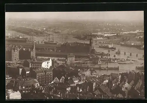 AK Hamburg, Altstadt mit Zollabfertigungsschuppen am Wandrahm vom Michel gesehen