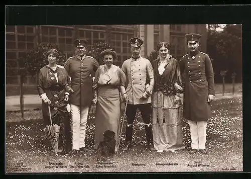 AK Prinz Eitel Friedrich neben Gemahlin und Prinzessin August Wilhelm