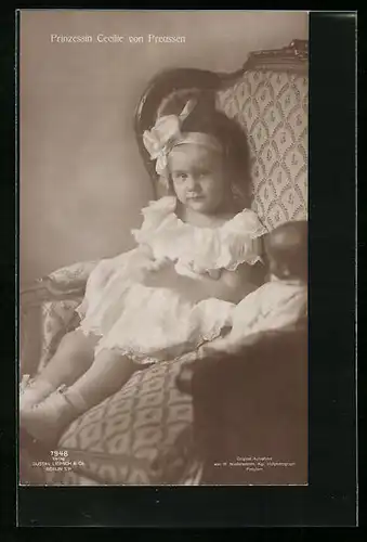 AK Prinzessin Cecilie im Kindesalter auf dem Sessel mit Puppe