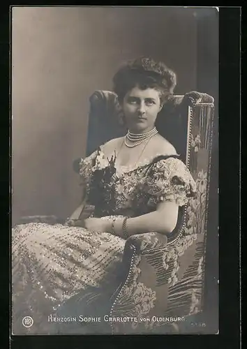 AK Herzogin Sophie Charlotte von Oldenburg im edlen Kleid