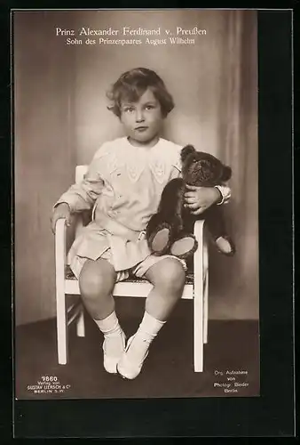 AK Prinz Alexander Ferdinand von Preussen mit Teddy, Sohn des Prinzenpaares August Wilhelm