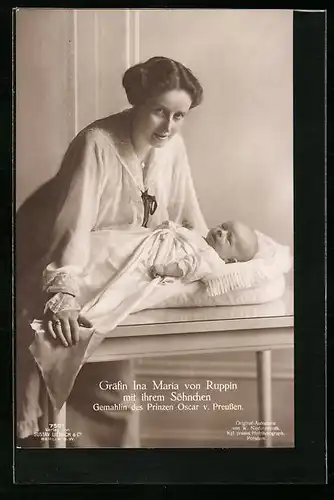 AK Gräfin Ina Maria von Ruppin mit ihrem Söhnchen als Säugling