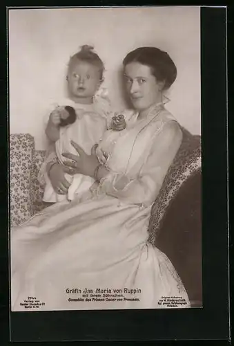 AK Gräfin Ina Maria von Ruppin mit ihrem Söhnchen