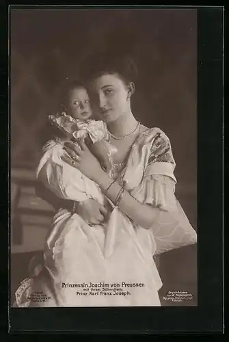 AK Prinzessin Joachim von Preussen mit ihrem Sohn Karl Franz Joseph als Täufling