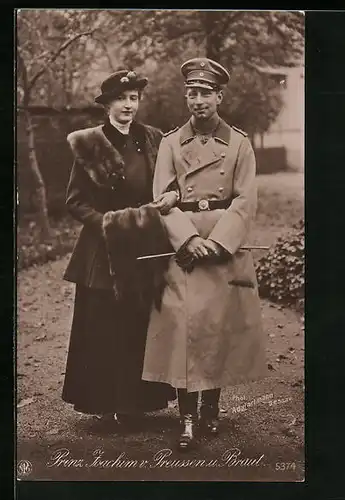 AK Prinz Joachim von Preussen und seine Braut als Jungverliebte