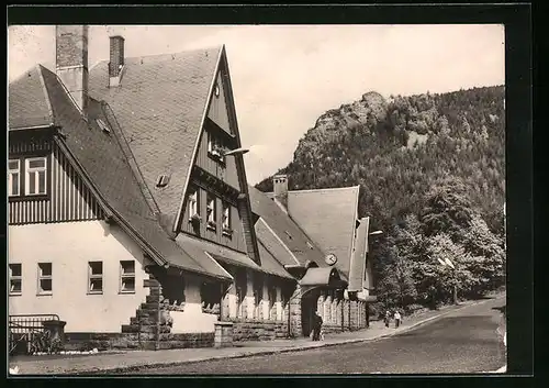 AK Oberhof /Thür., Bahnhof und Bärenstein mit Strassenpartie