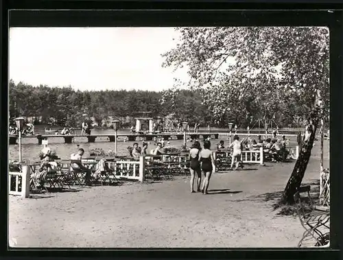 AK Schmannewitz /Kr. Oschatz, Waldbad mit Badegästen
