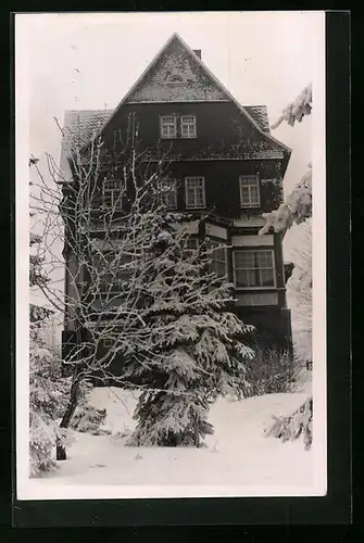 AK Oberhof /Th., FDGB-Erholungsheim Bobhaus im Schnee