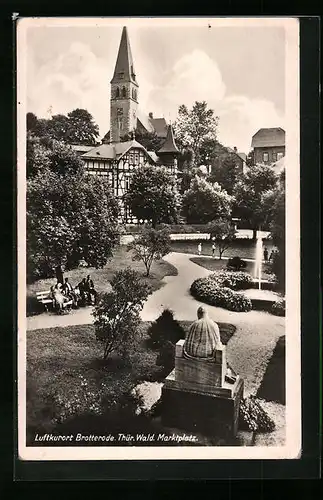 AK Brotterode /Th., Marktplatz mit Anlagen und Blick zur Kirche