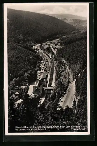 AK Oberhof /Th., Blick vom Bärenstein ins Lubenbachtal mit Bahnhof