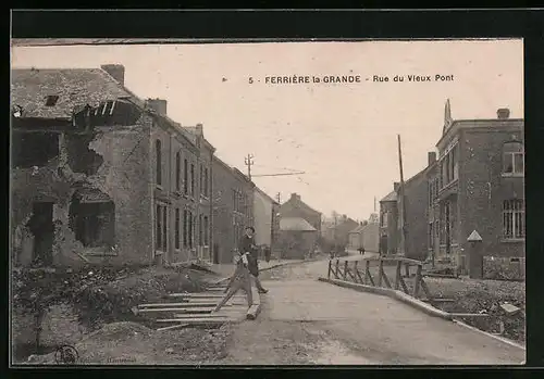 AK Ferrière-la-Grande, Rue du Vieux Pont, Strassenpartie