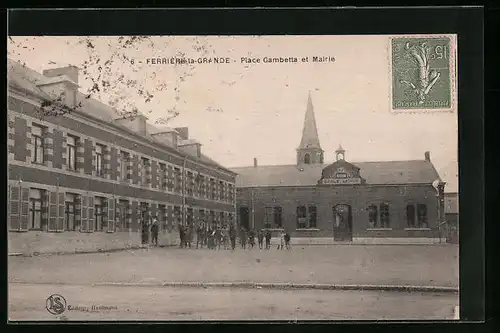 AK Ferrière-la-Grande, Place Gambetta et Mairie