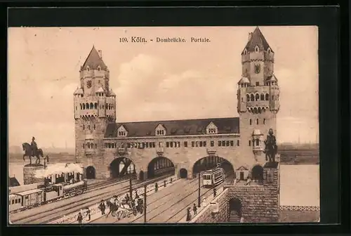 AK Köln, Strassenbahn und Eisenbahn auf der Dombrücke