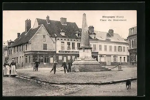 AK Etrépagny, Place du Monument