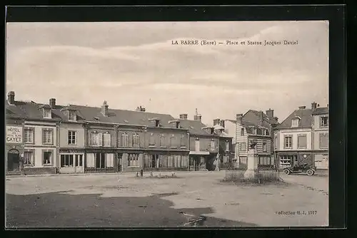 AK La Barre, Place et Statue Jacques Daviel