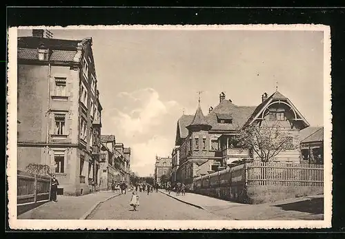 AK Zirndorf, Bahnhofstrasse mit Passanten