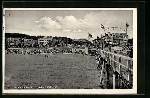 AK Ostseebad Binz auf Rügen, Strand mit Seebrücke