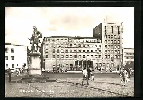 AK Halle /Saale, Am Marktplatz mit Rathaus und Händel-Denkmal