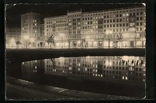 AK Magdeburg, Wilhelm-Pieck-Allee bei Nacht