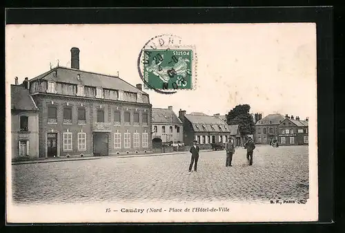AK Caudry, Place de l'Hotel-de-Ville
