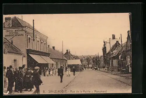 AK Sin-le-Noble, Rue de la Mairie, Monument, Grand-Magasins Central Brabant-Lemaire