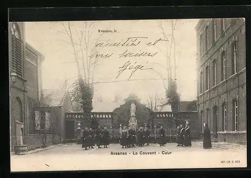 AK Avesnes, le Couvent, Cour