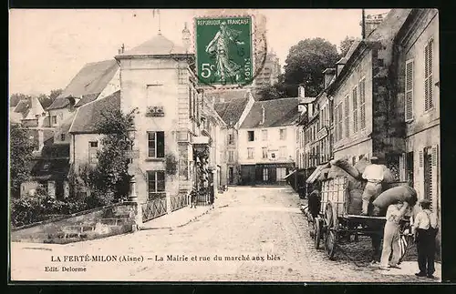AK La Ferté-Milon, la Mairie et rue du marché aux blés