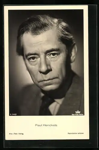 AK Schauspieler Paul Henckels im Anzug ernst blickend