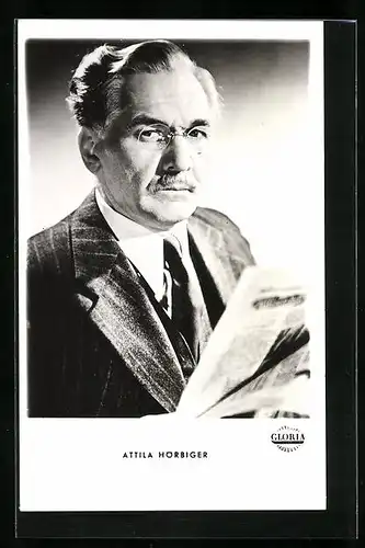 AK Schauspieler Attila Hörbiger mit Zeitung in einer Filmszene