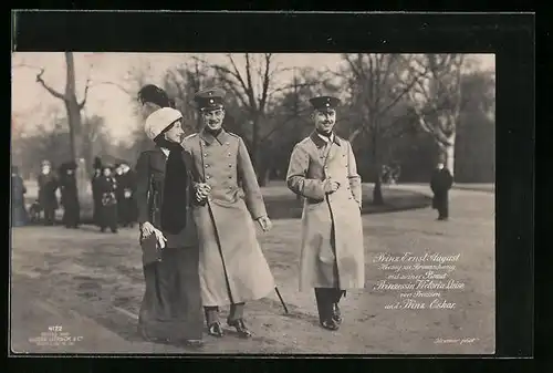 AK Prinz Ernst August Herzog zu Braunschweig mit seiner Braut Prinzessin Victoria Luise von Preussen und Prinz Oskar