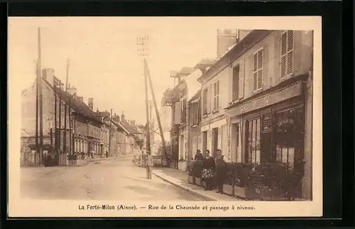 AK La Ferté-Milon, Rue de la Chaussée et passage à niveau