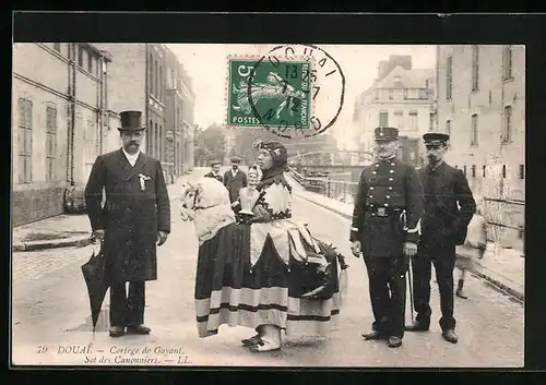 AK Douai, Cortège de Gayant, Sot des Canonniers