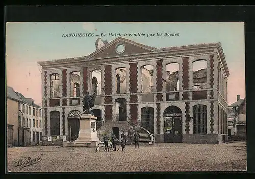AK Landrecies, la Mairie incendiée par les Boches