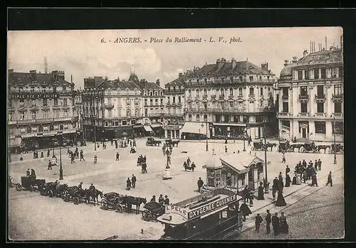 AK Angers, Place du Ralliement et Tramway, Strassenbahn