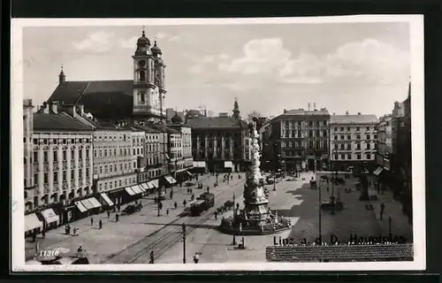 AK Linz a. d. D., Hauptplatz mit Denkmal und Strassenbahn