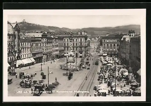 AK Linz a. d. D., Platz des 12. November mit Denkmal und Pöstlingberg, Strassenbahn