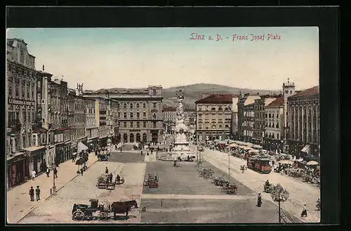 AK Linz a. D., Franz Josef-Platz mit Geschäften und Denkmal, Strassenbahn