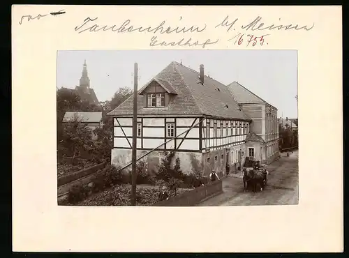 Fotografie Brück & Sohn Meissen, Ansicht Taubenheim bei Meissen, Strasse am Gasthaus mit Pferdekutsche
