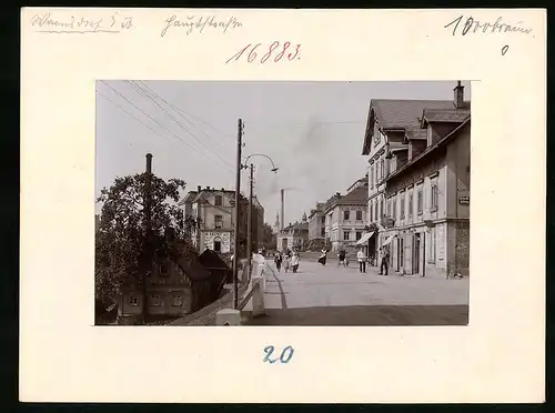 Fotografie Brück & Sohn Meissen, Ansicht Warnsdorf i. B., Hauptstrasse Ecke Mozartstrasse mit Ladengeschäft